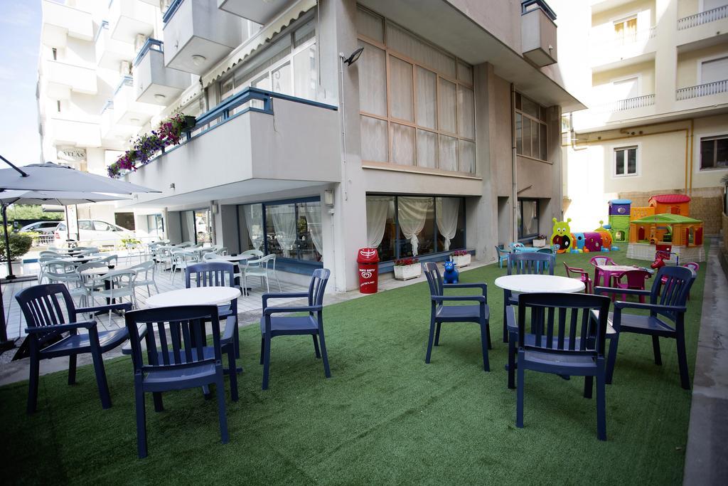 Hotel Sahib Каттолика Экстерьер фото